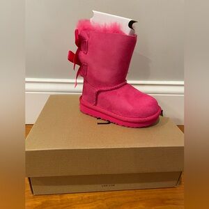 Brand New Uggs with Bows size 6